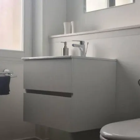 2 Bed-roof Terrace-town Centre-pets Montmorillon