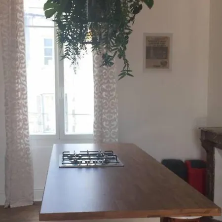 Apartment 2 Bed Fantastic Roof Terrace-town Centre Montmorillon